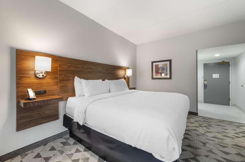 Best Western Plus Harrisonburg Room photo