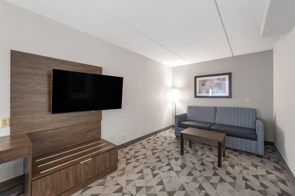 Best Western Plus Harrisonburg Room photo