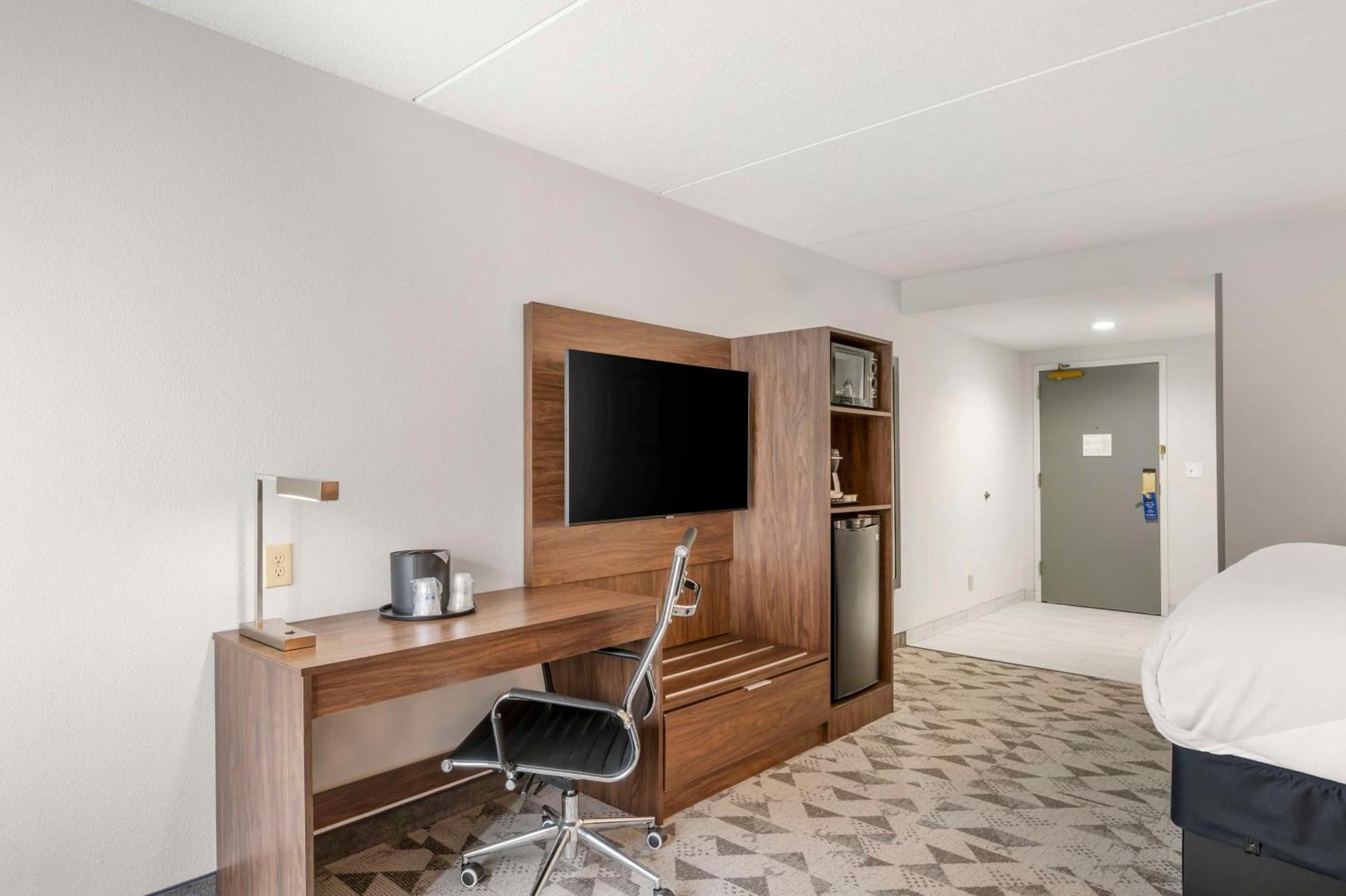 Best Western Plus Harrisonburg Exterior photo